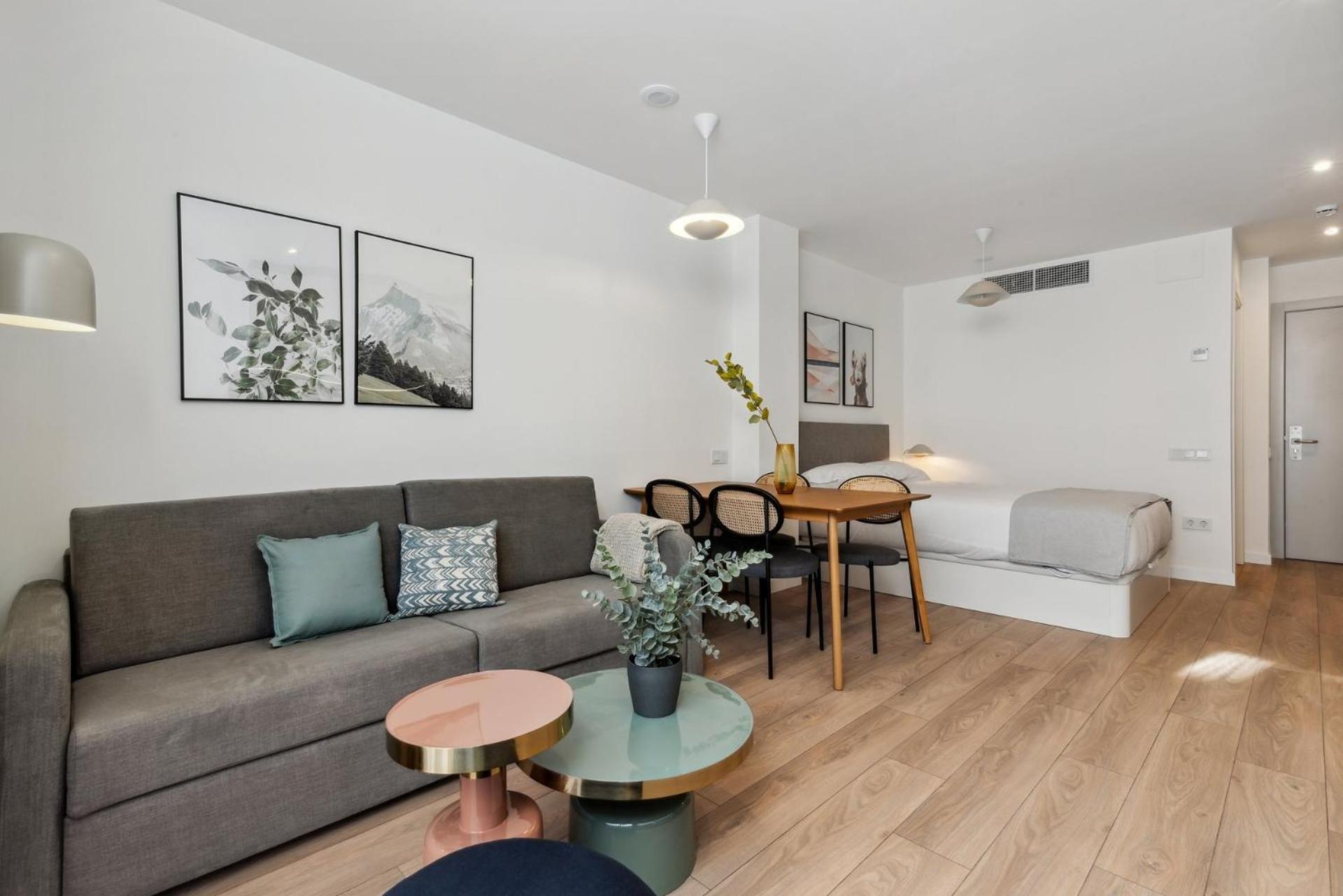 Limehome Valencia Carrer Del Pare Palau I Quer المظهر الخارجي الصورة